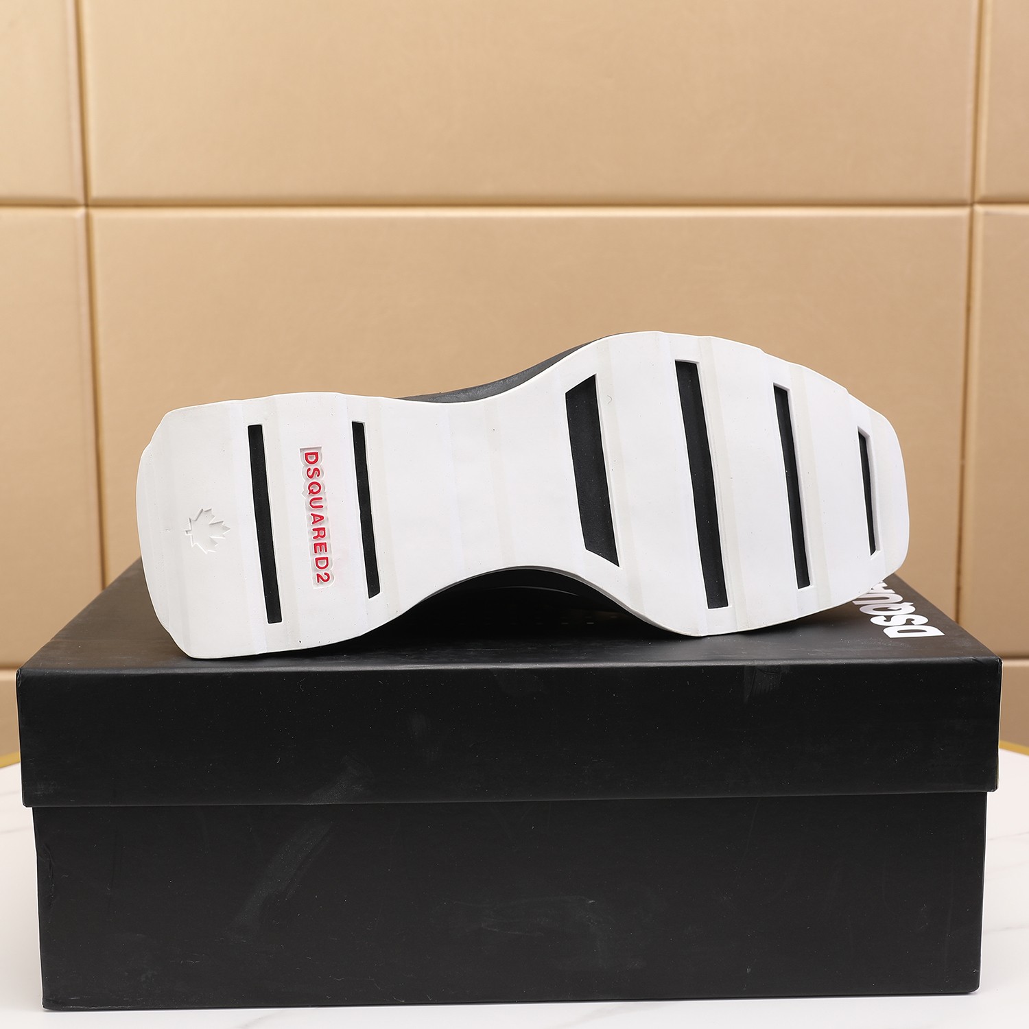 Men O*ff W*hite Top Sneakers