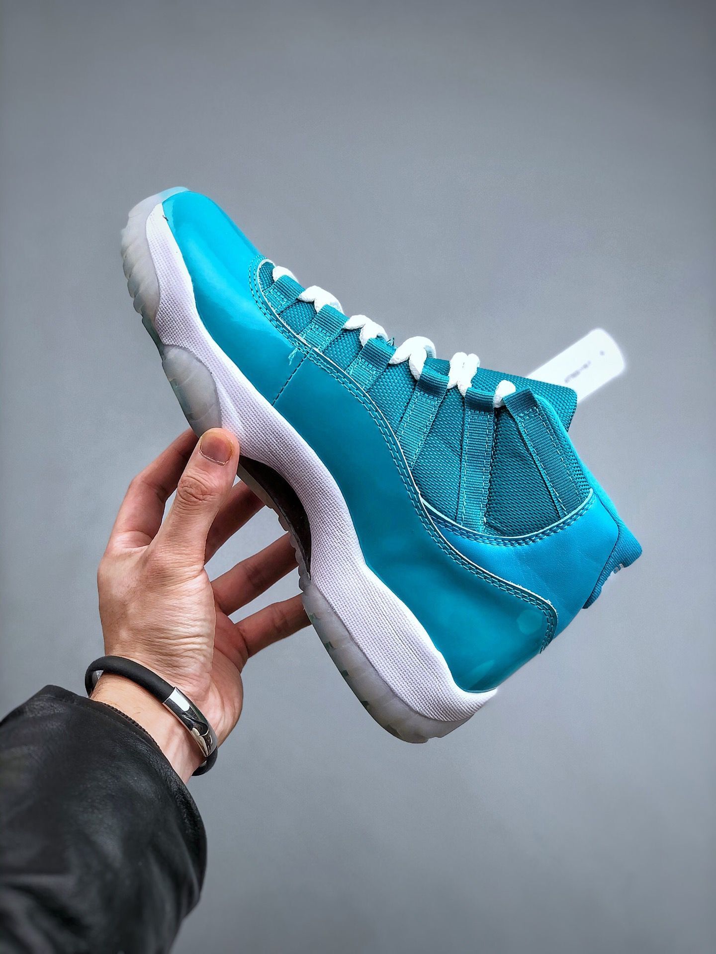 Air Jordan 11 retro south coast at7802-116 ()