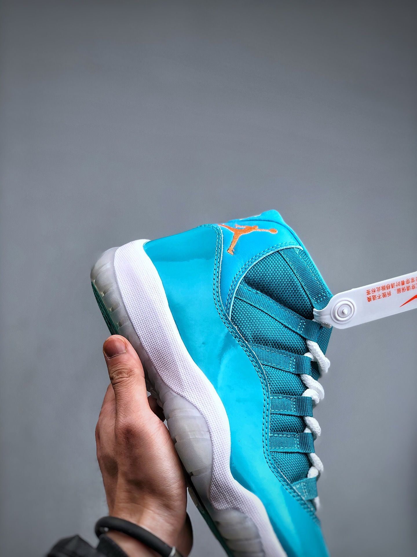 Air Jordan 11 retro south coast at7802-116 ()