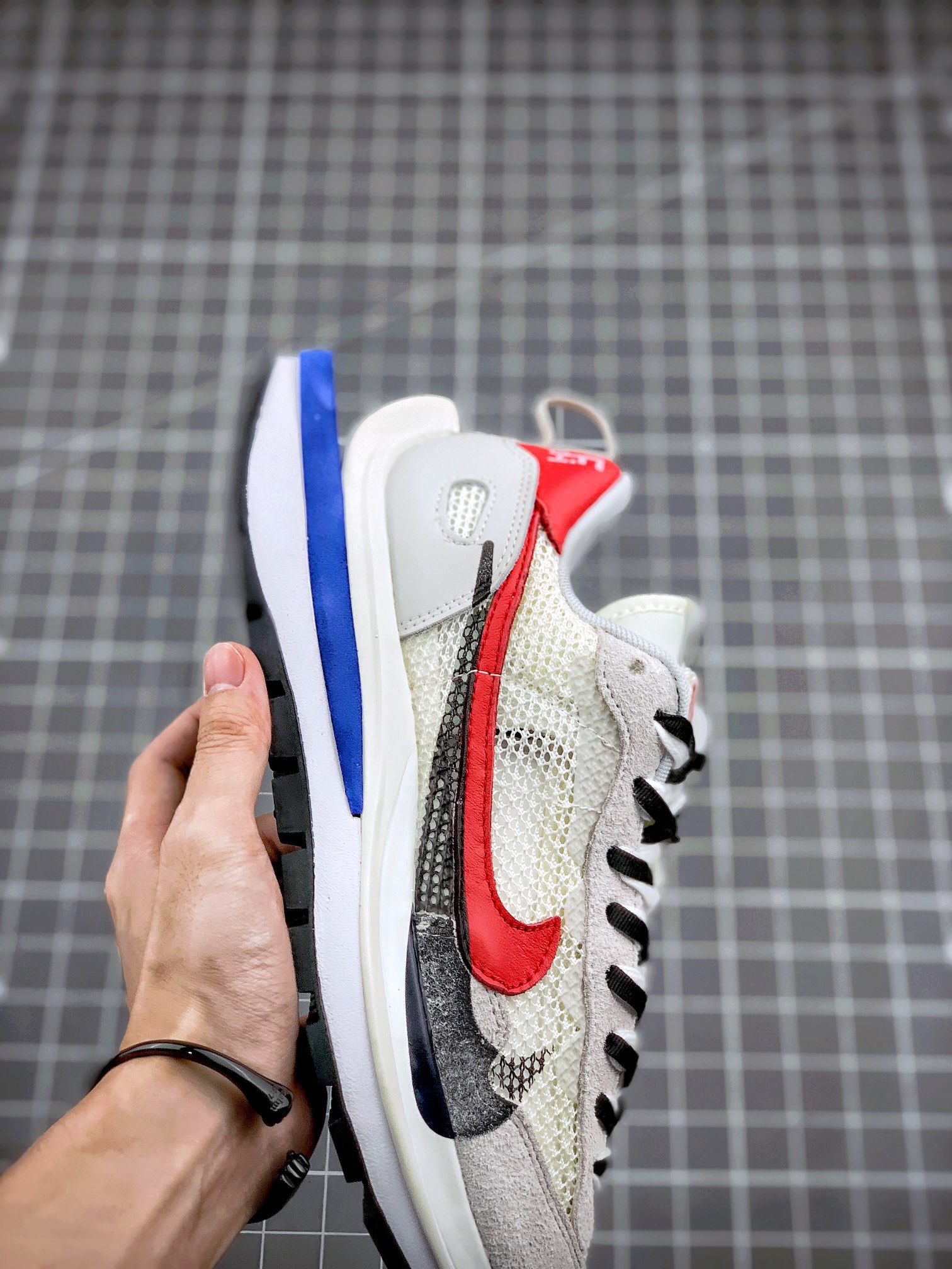 Sacai+Nike vaporwaffle sesame void