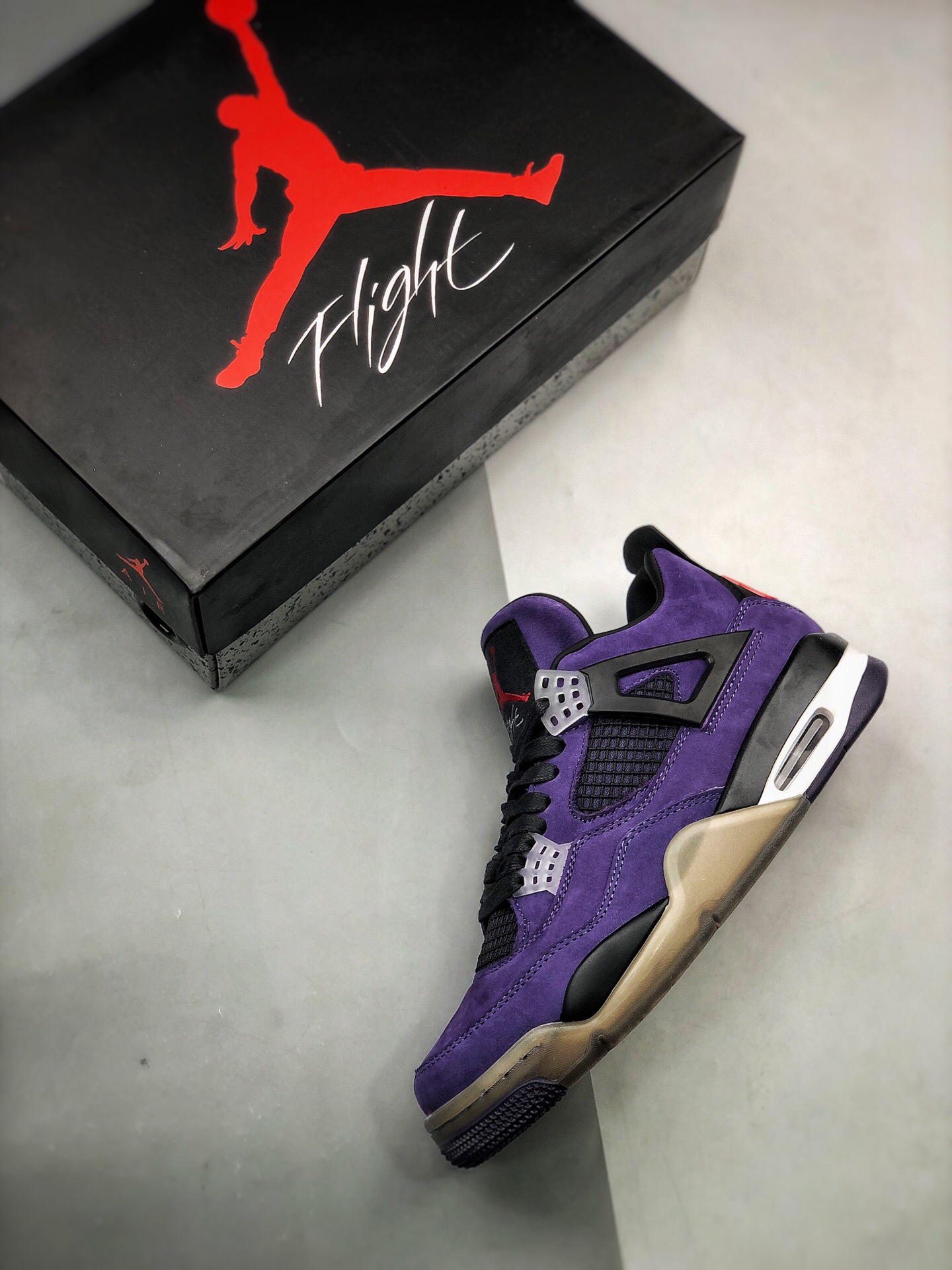 NIKE Air Jordan 4