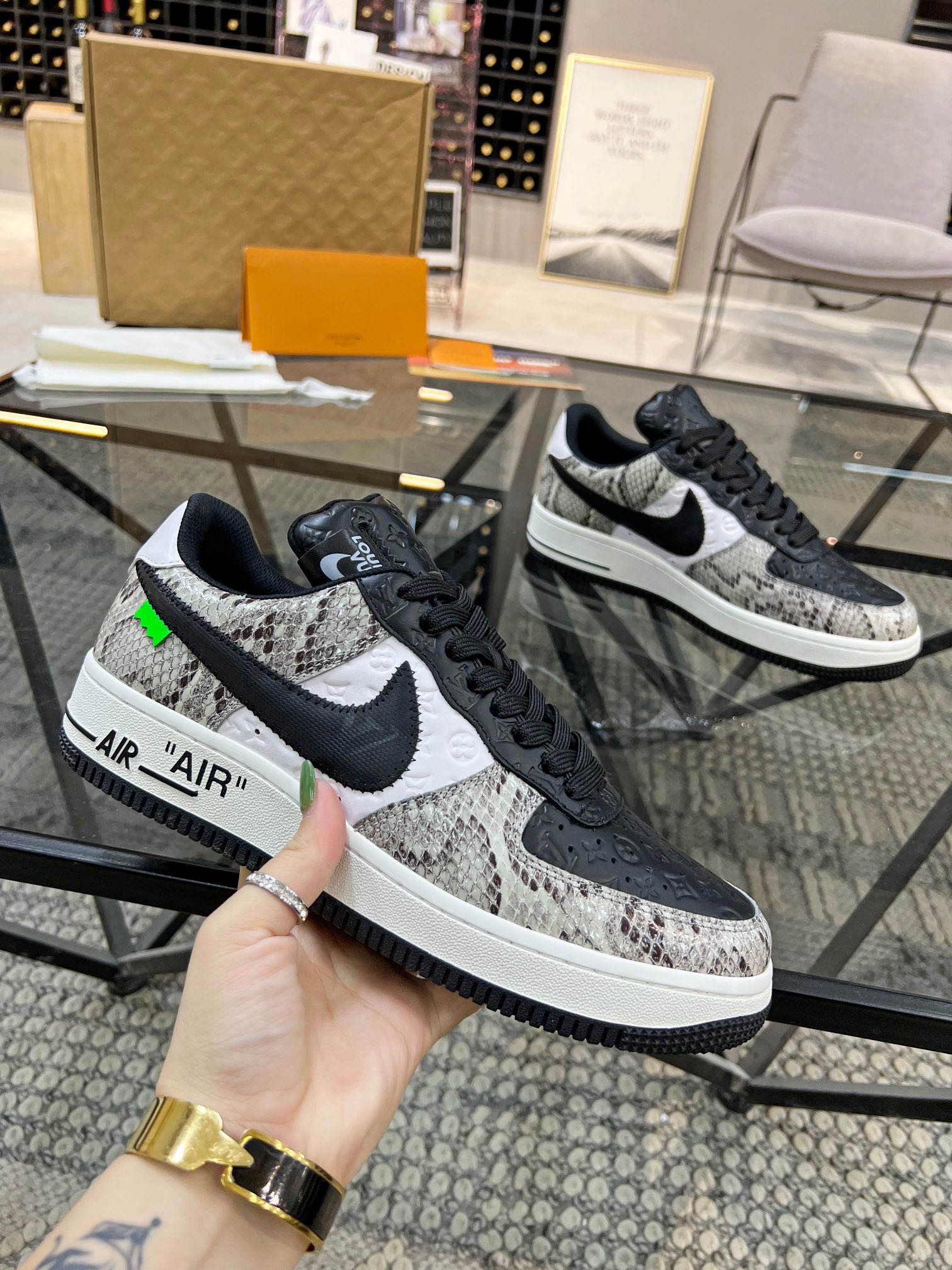 Men Women L*ouis V*uitton x NIKE Sneakers Maikesneakers