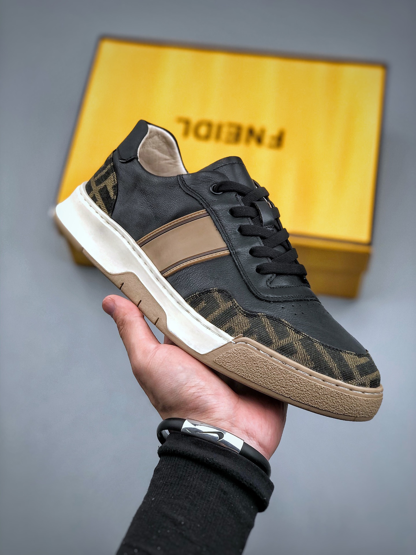 Men F*endi Top Sneaker （ ）