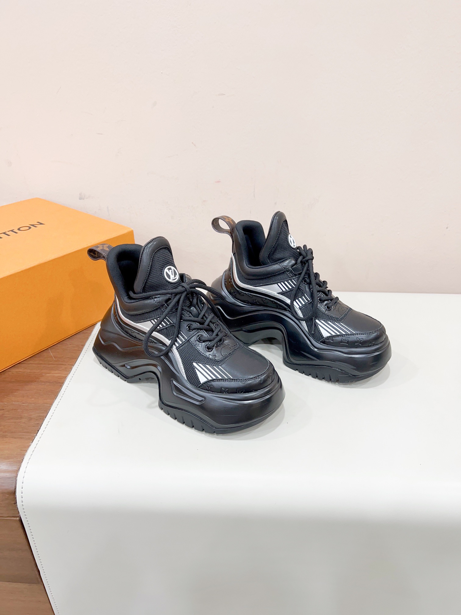 Women L*ouis V*uitton Top Sneaker