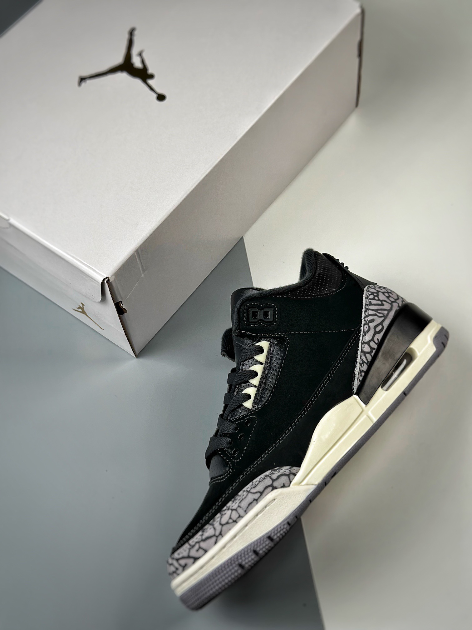 NIKE Air Jordan 3