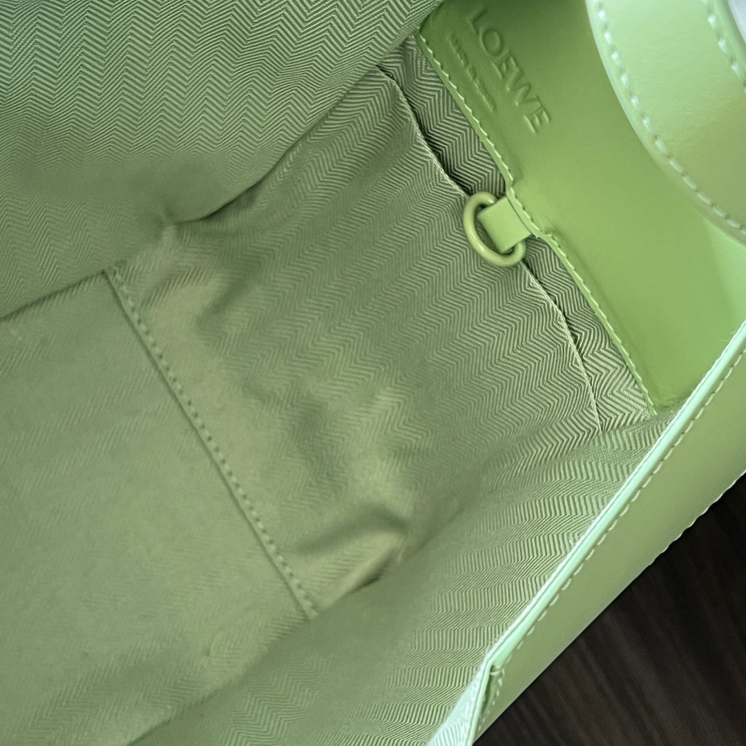 L*oewe Bag 652235 Top Quality