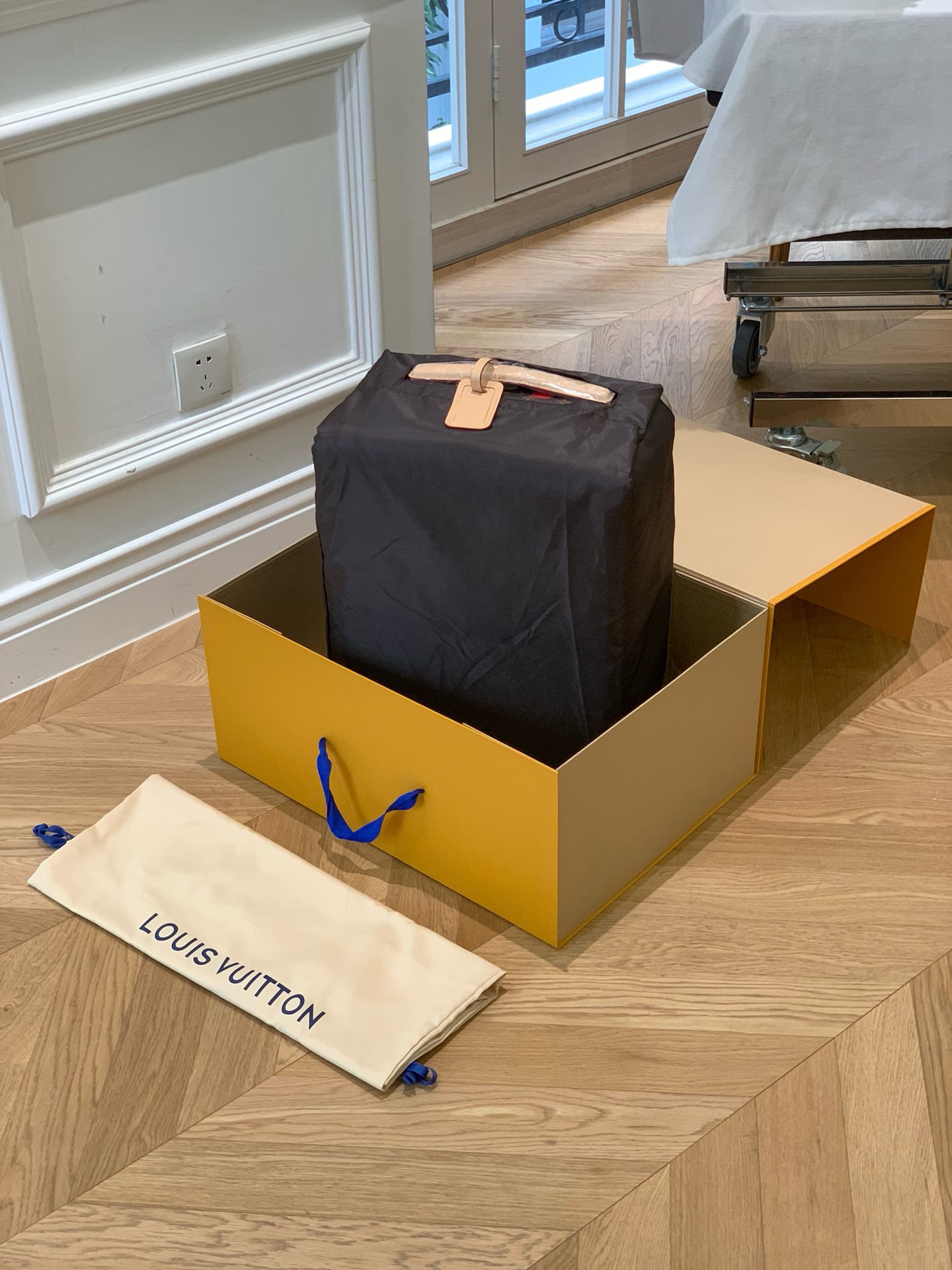 L*ouis V*uitton Luggage