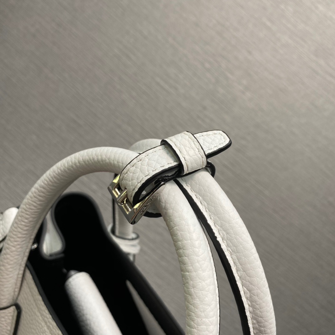 P*rada Bag Top Quality