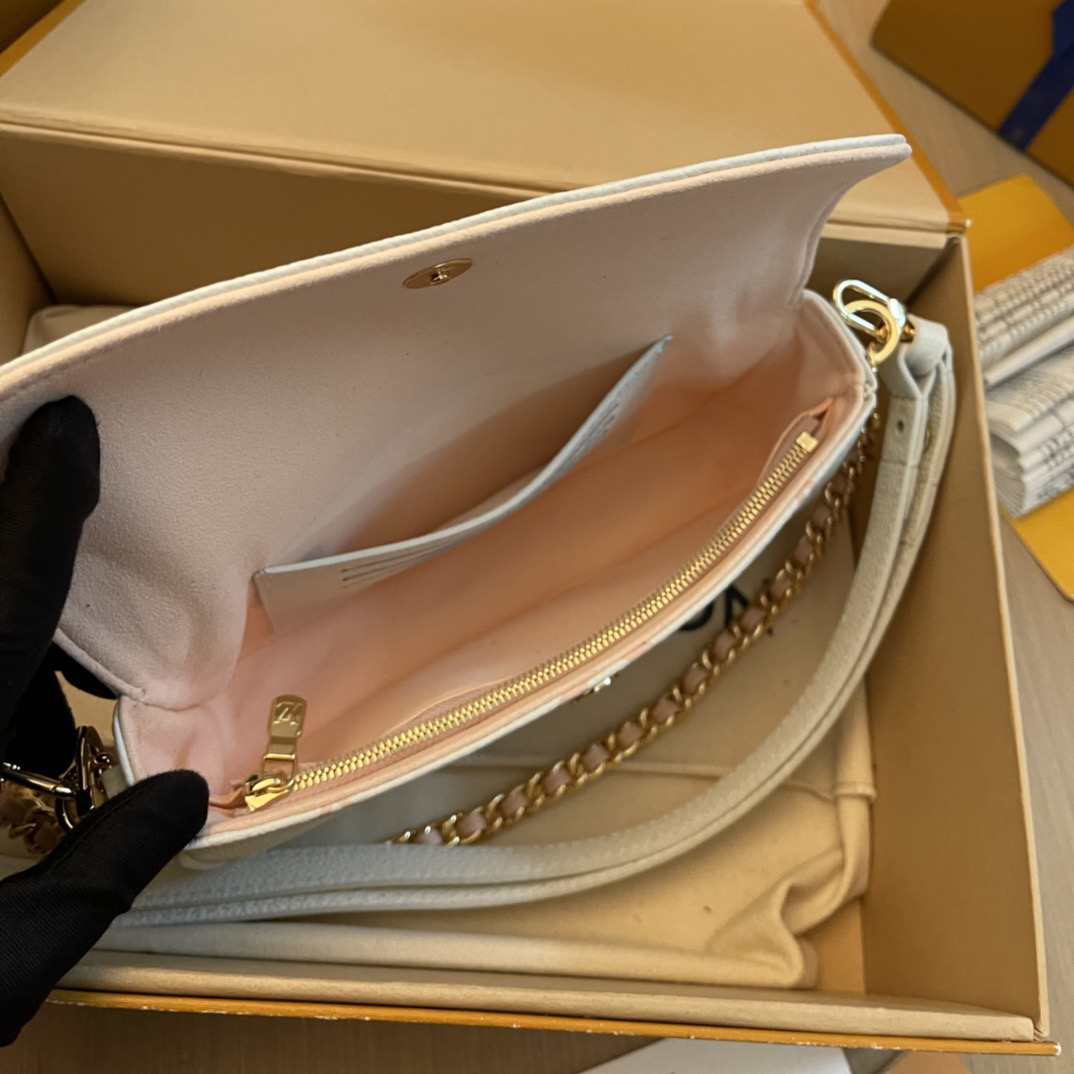 L*ouis V*uitton Top Bag