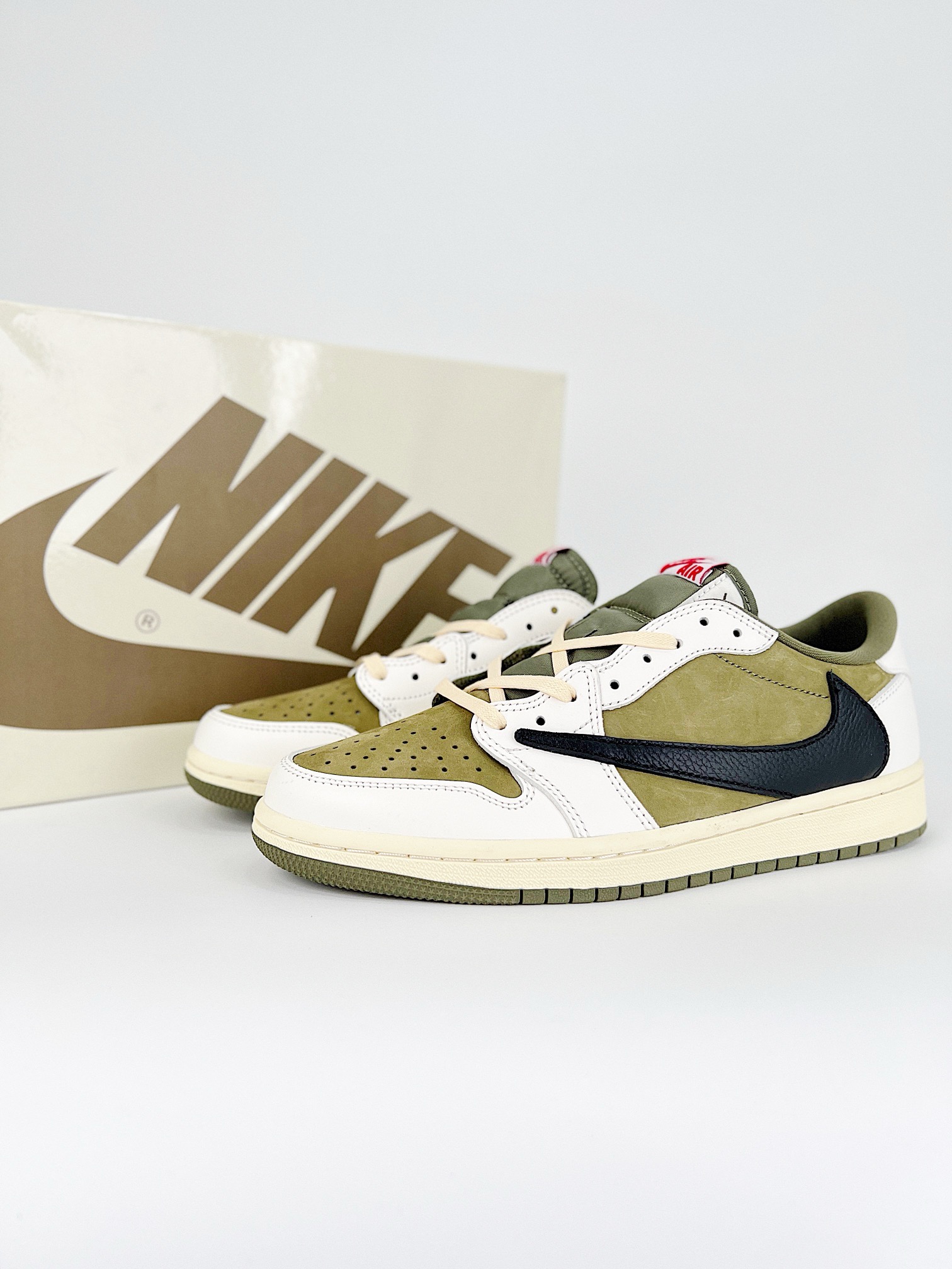 Travis Scott xAir Jordan1 Low