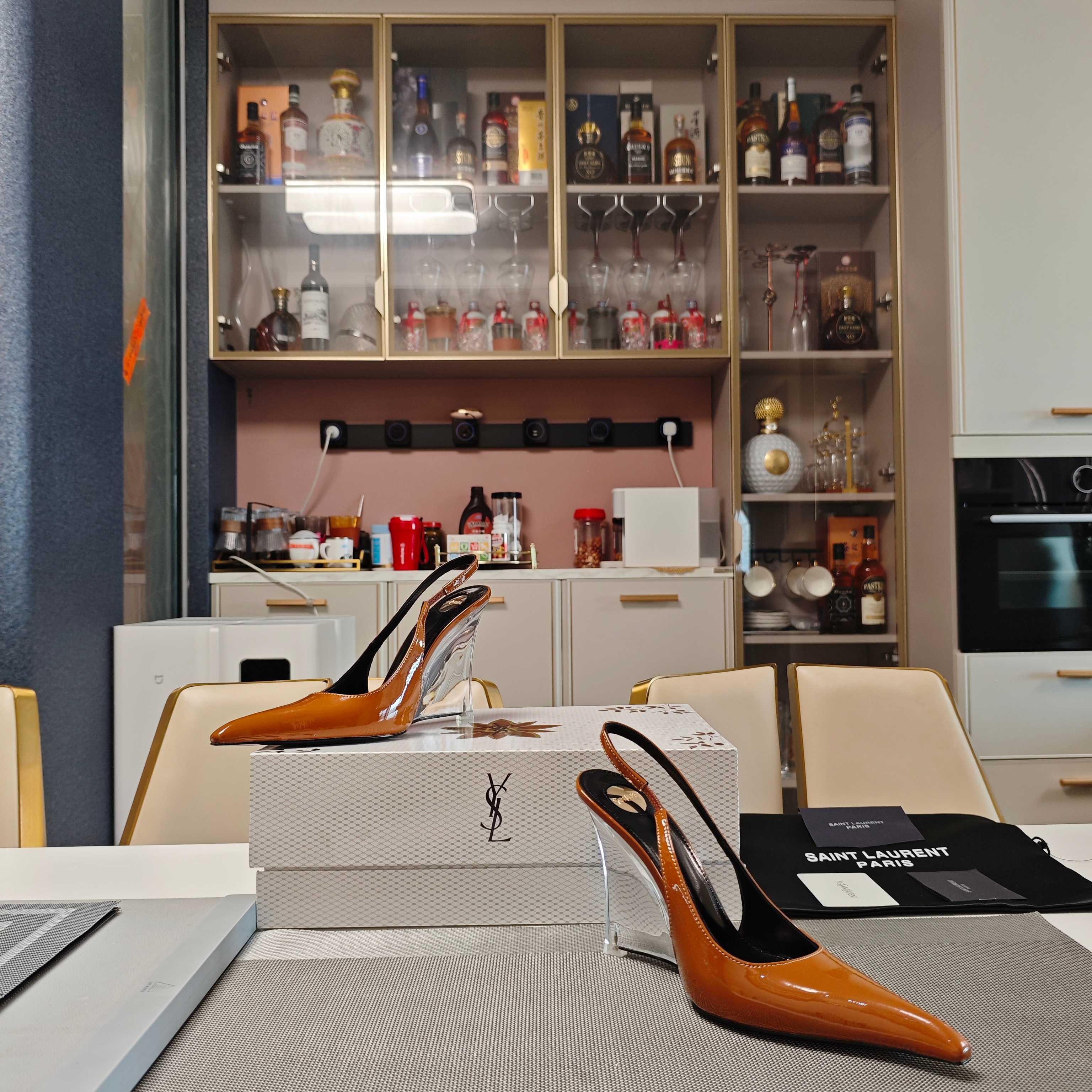 Women Y*SL Top Pumps