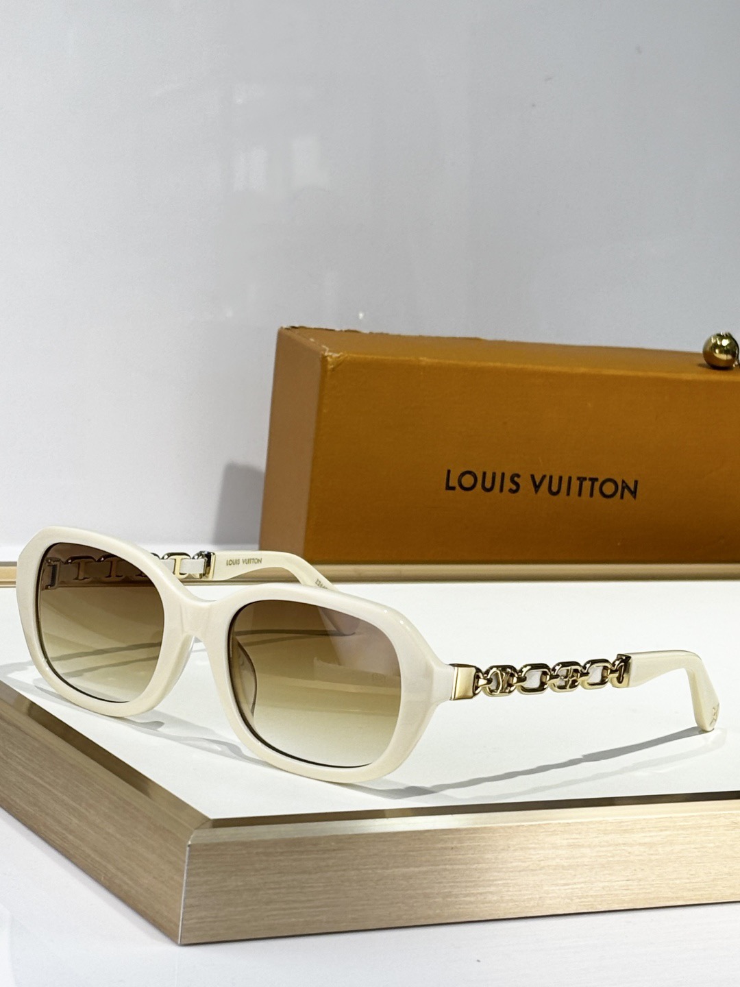 L*ouis V*uitton Glasses