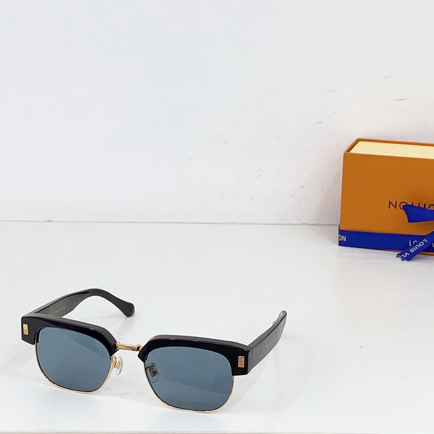 L*ouis V*uitton Glasses