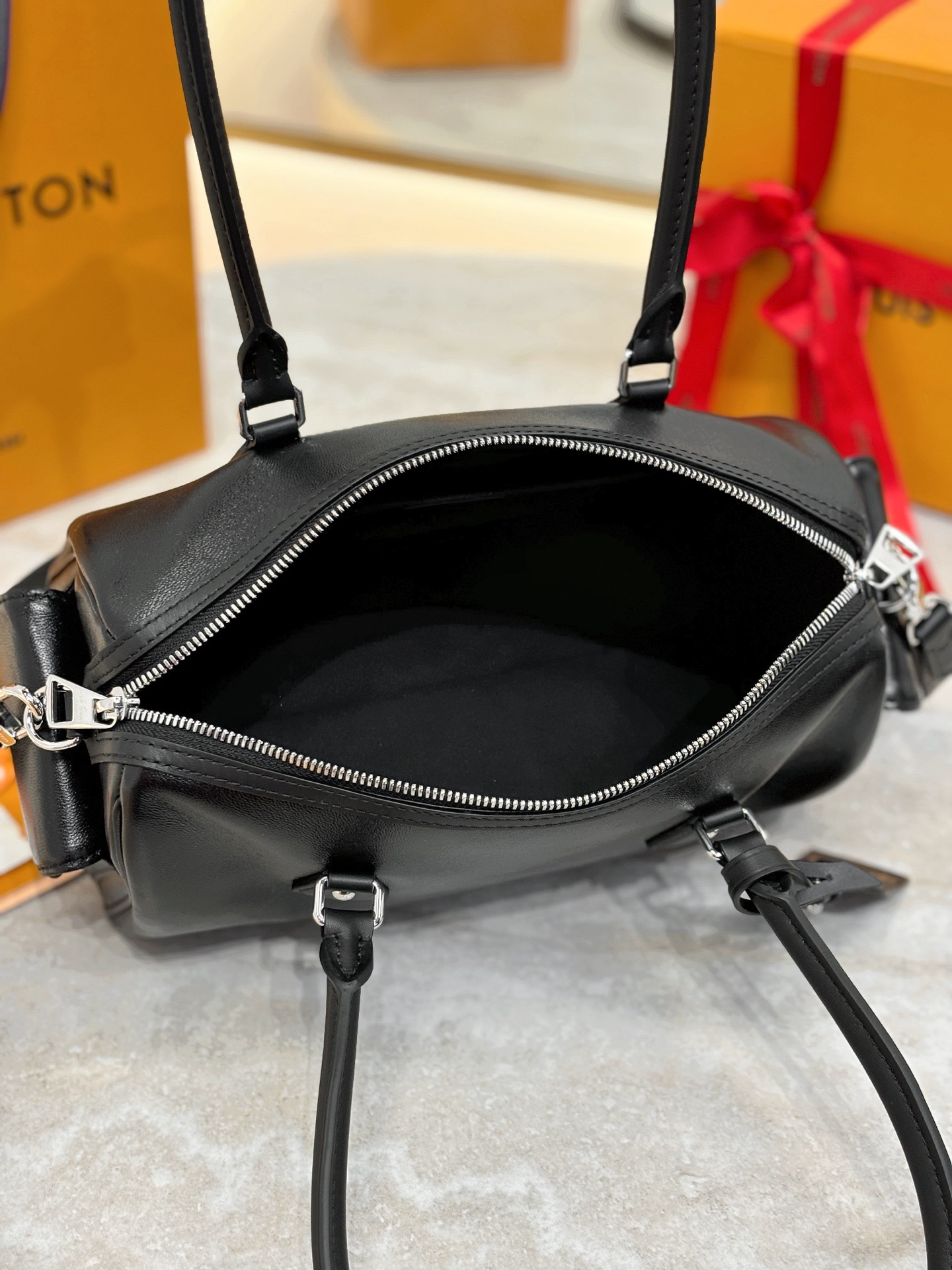 L*ouis V*uitton Top Bag