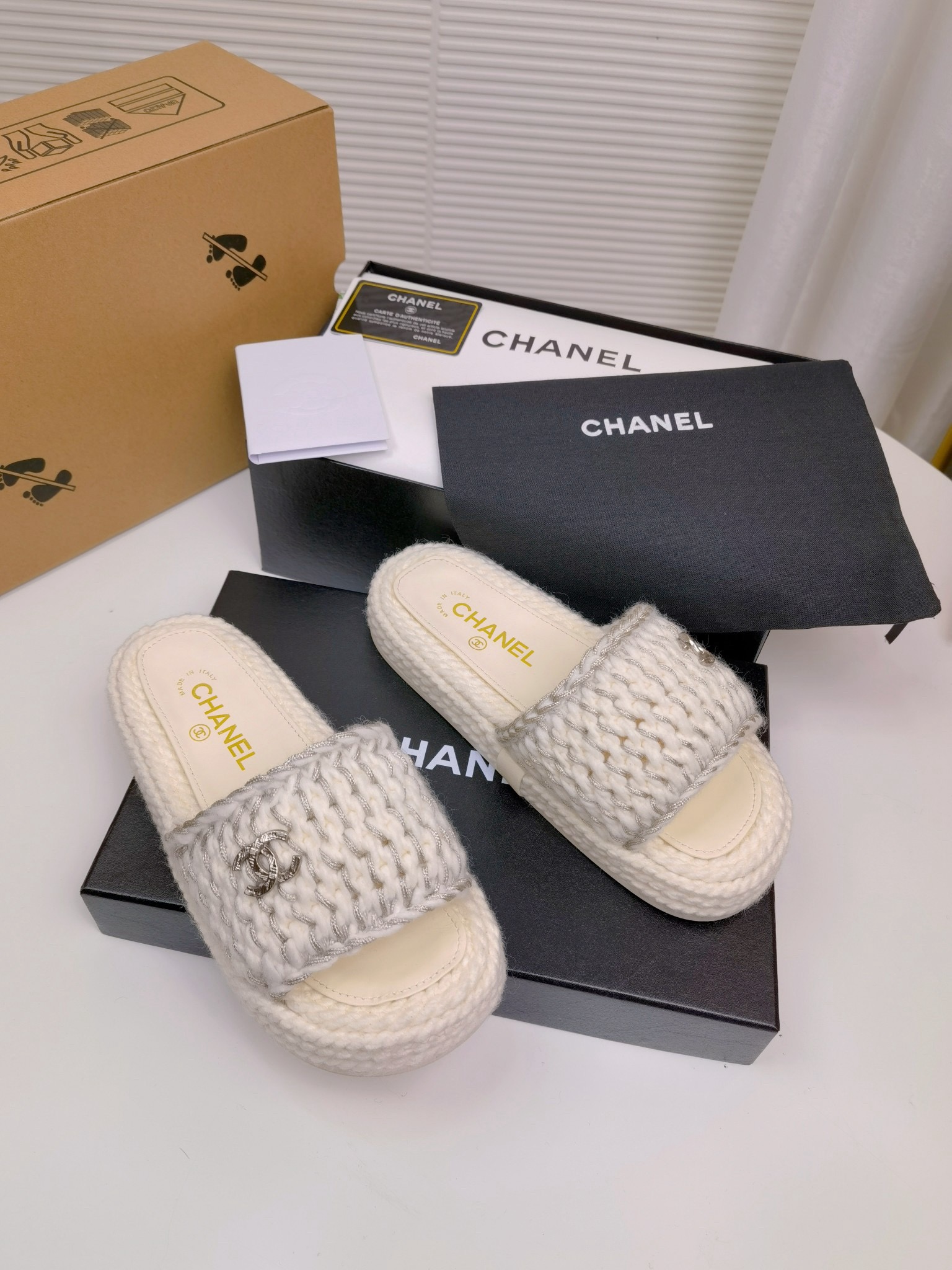 Women Top Quality C*hanel shoes