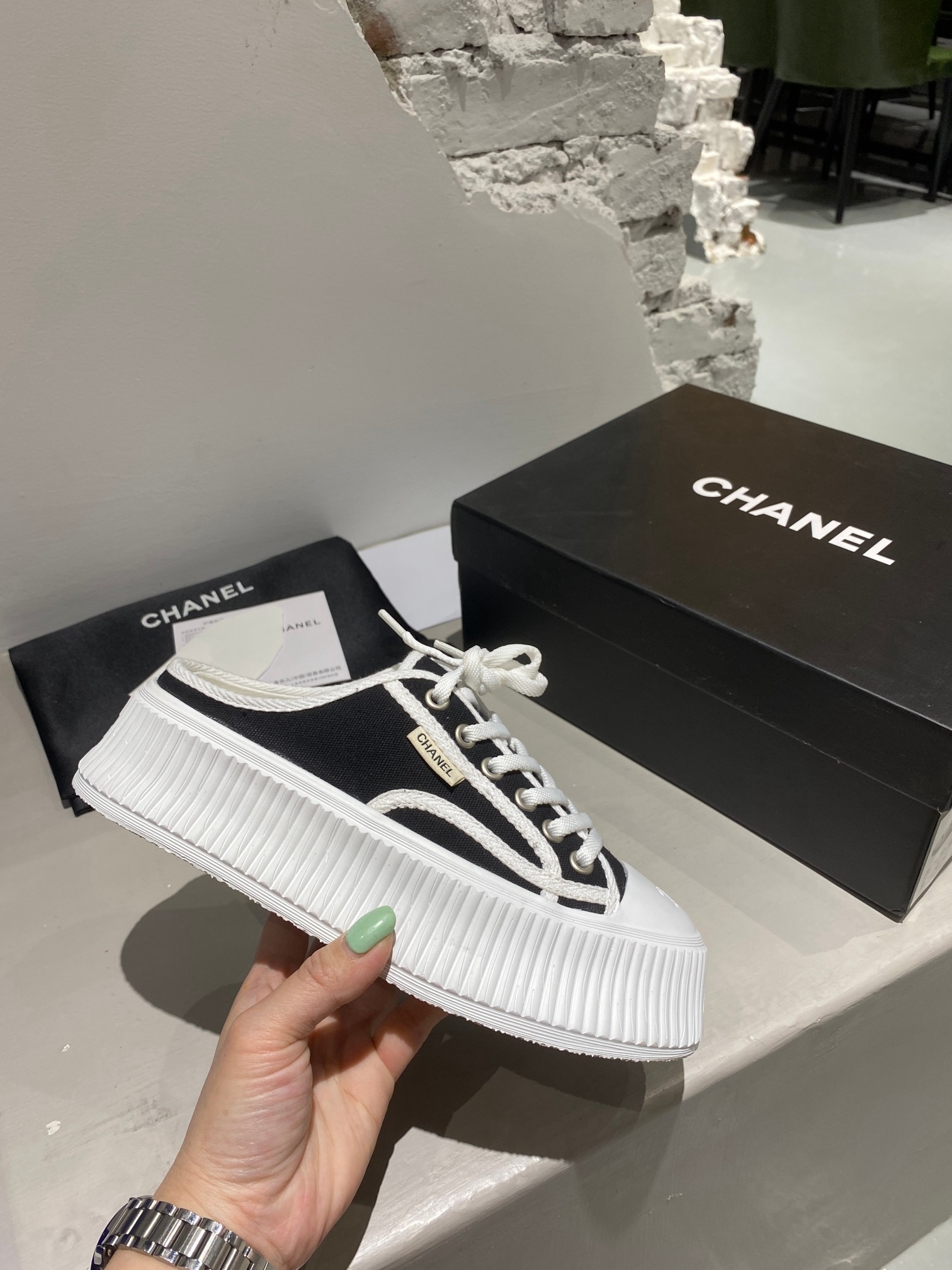 Women Top Quality C*hanel shoes