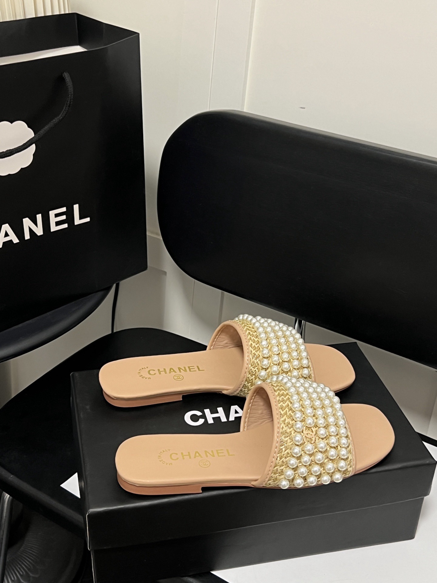 Women Top Quality C*hanel shoes