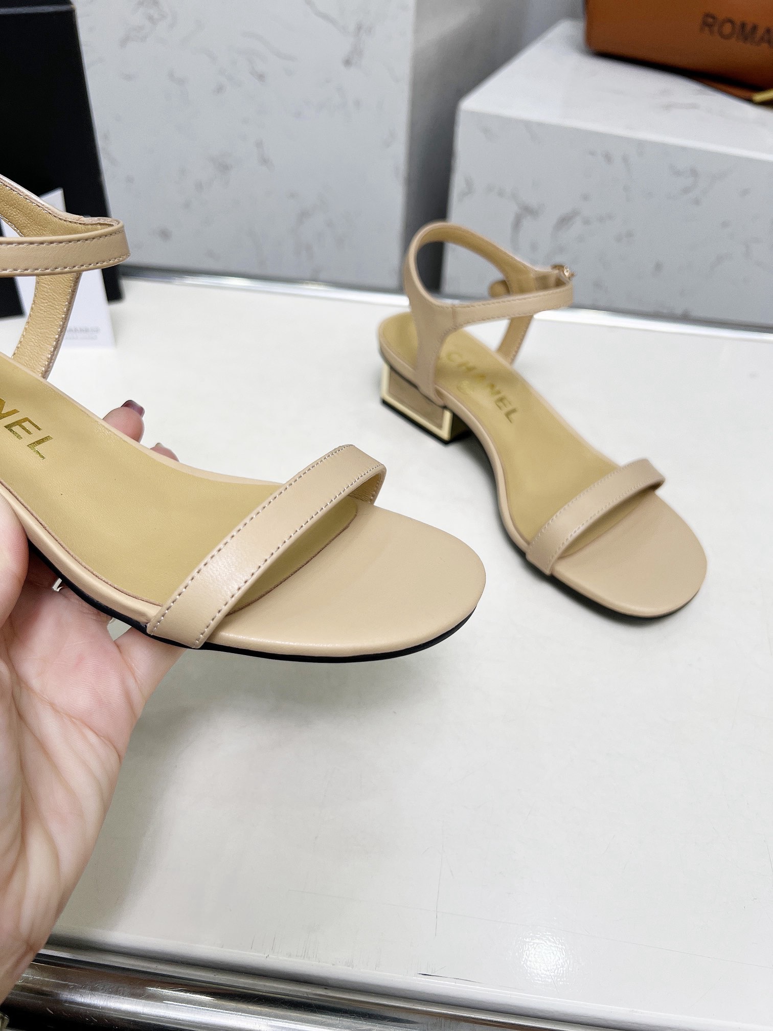 Women Top Quality C*hanel shoes