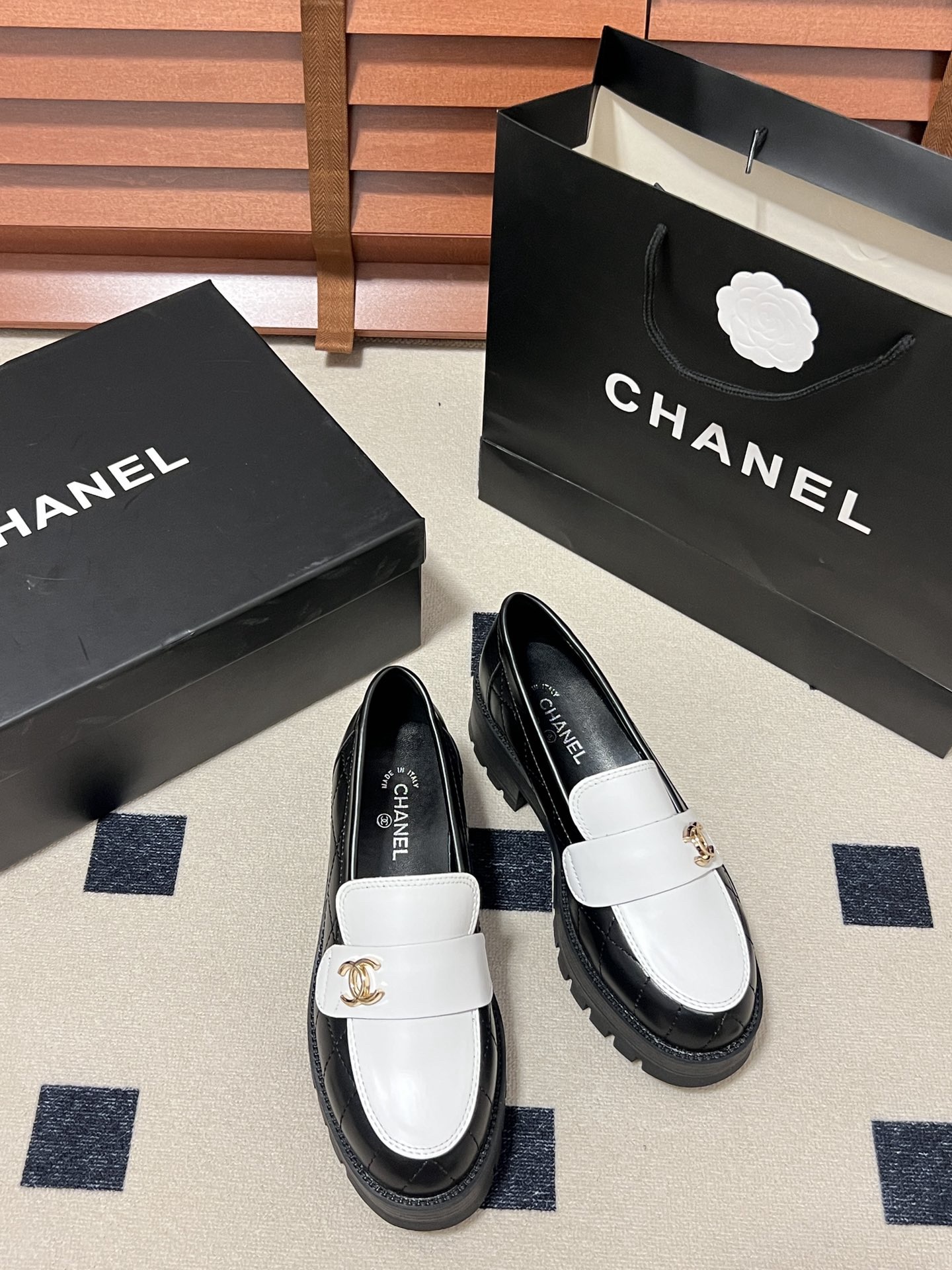 Women Top Quality C*hanel shoes