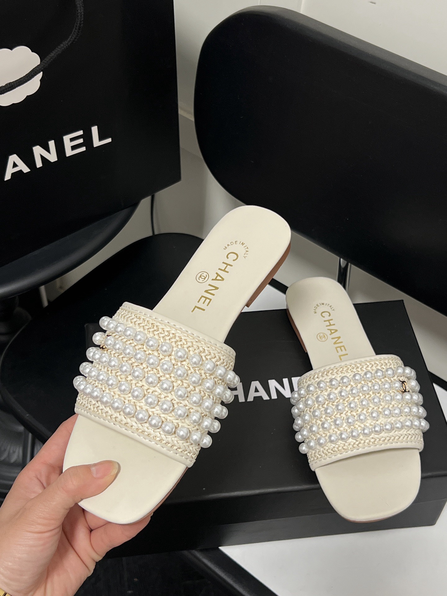 Women Top Quality C*hanel shoes