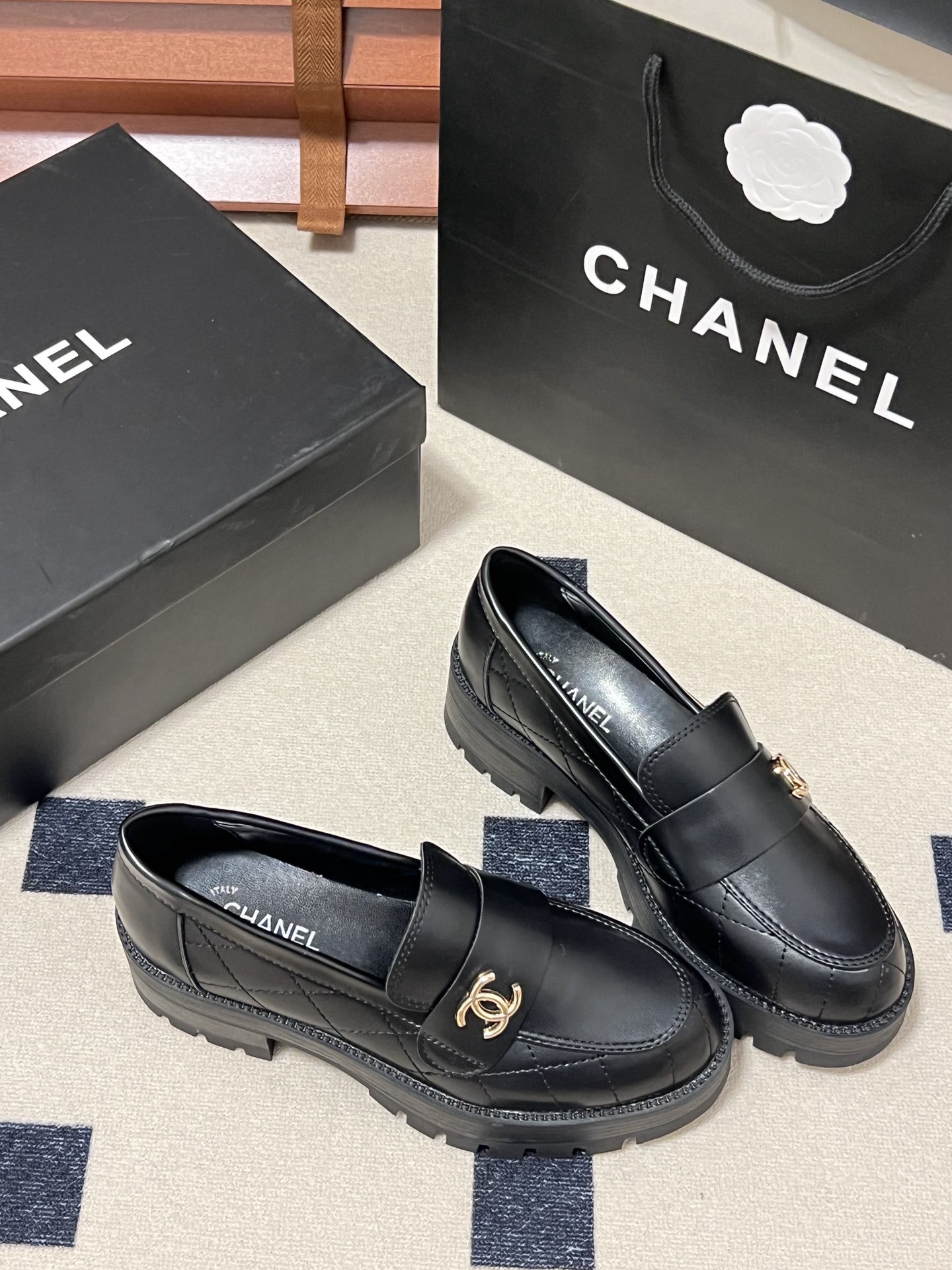 Women Top Quality C*hanel shoes