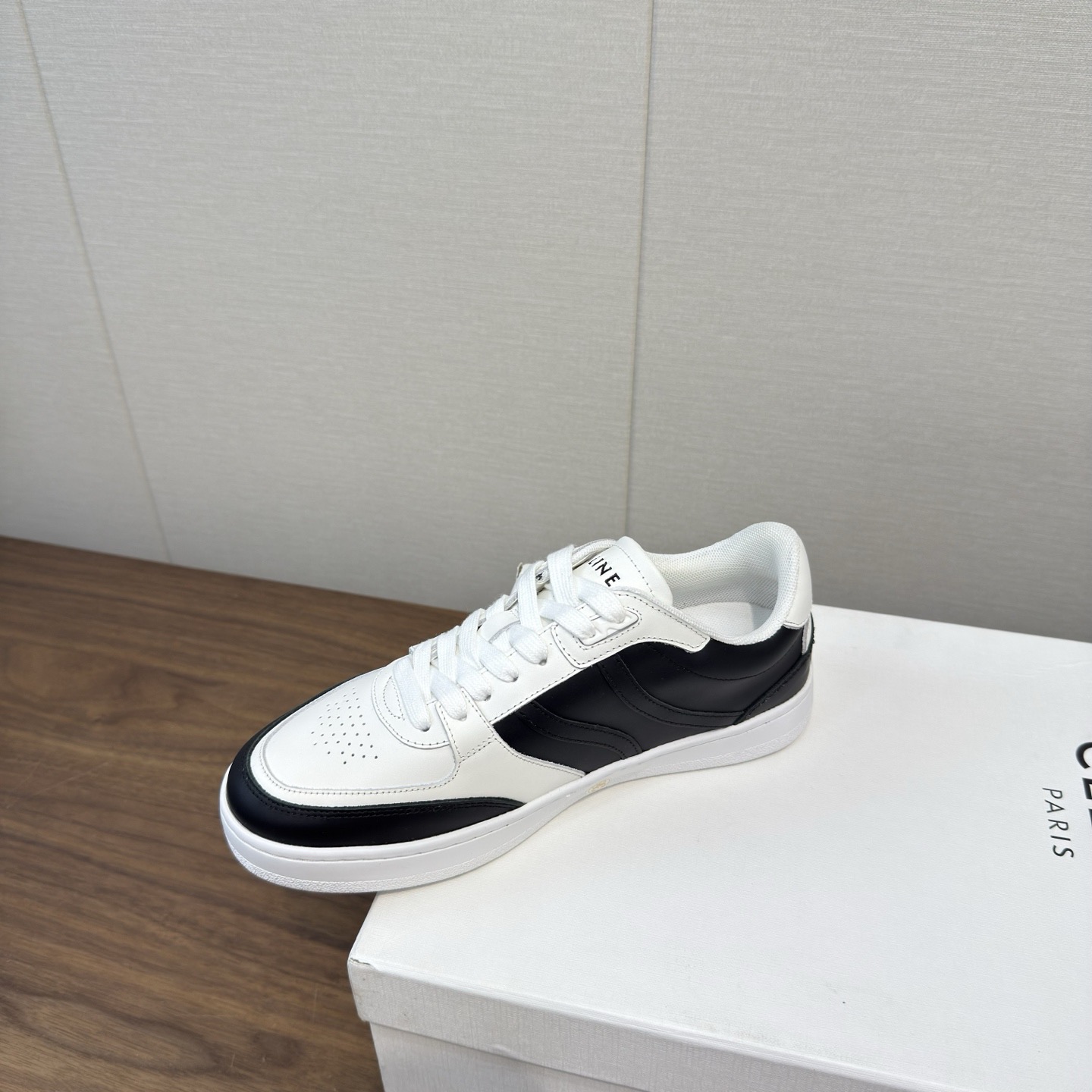 Women Top Quality C*eline shoes