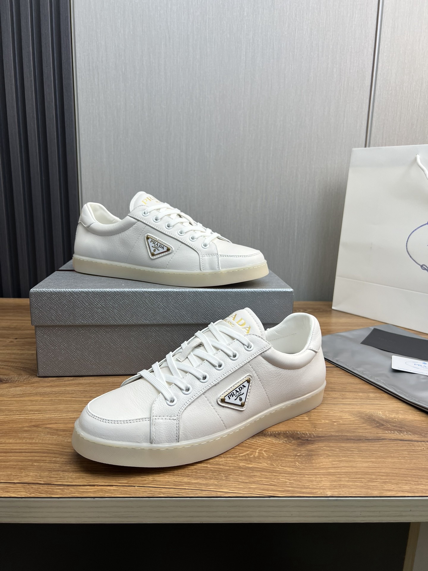 Women Men Top Quality P*rada shoes