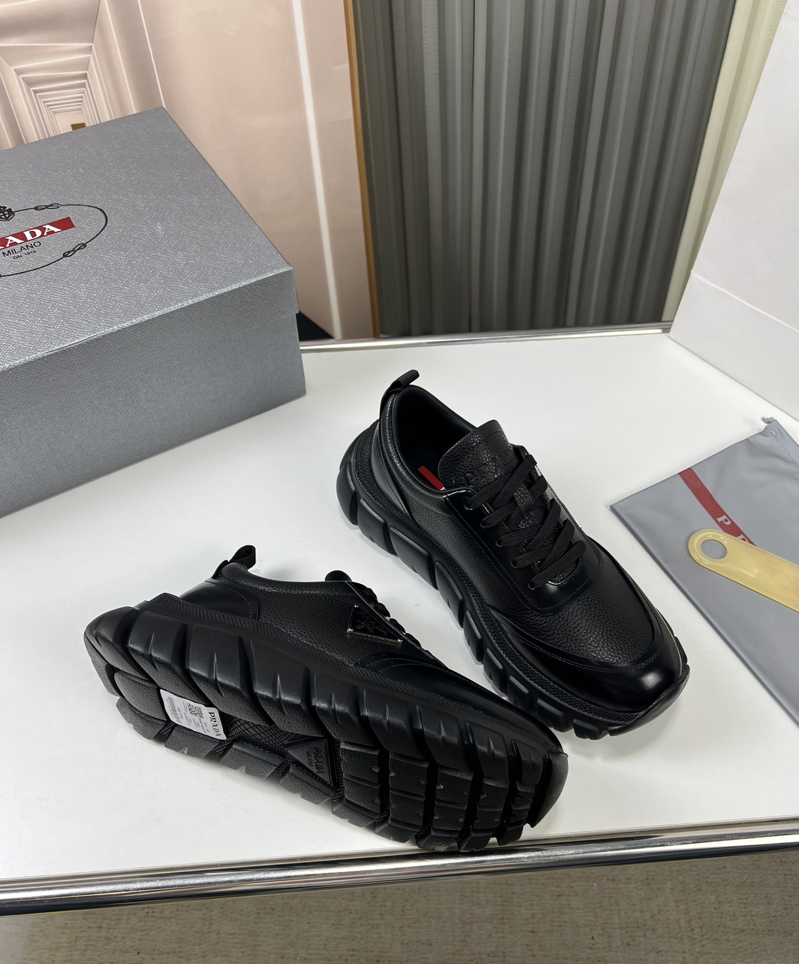 Women Men Top Quality P*rada shoes