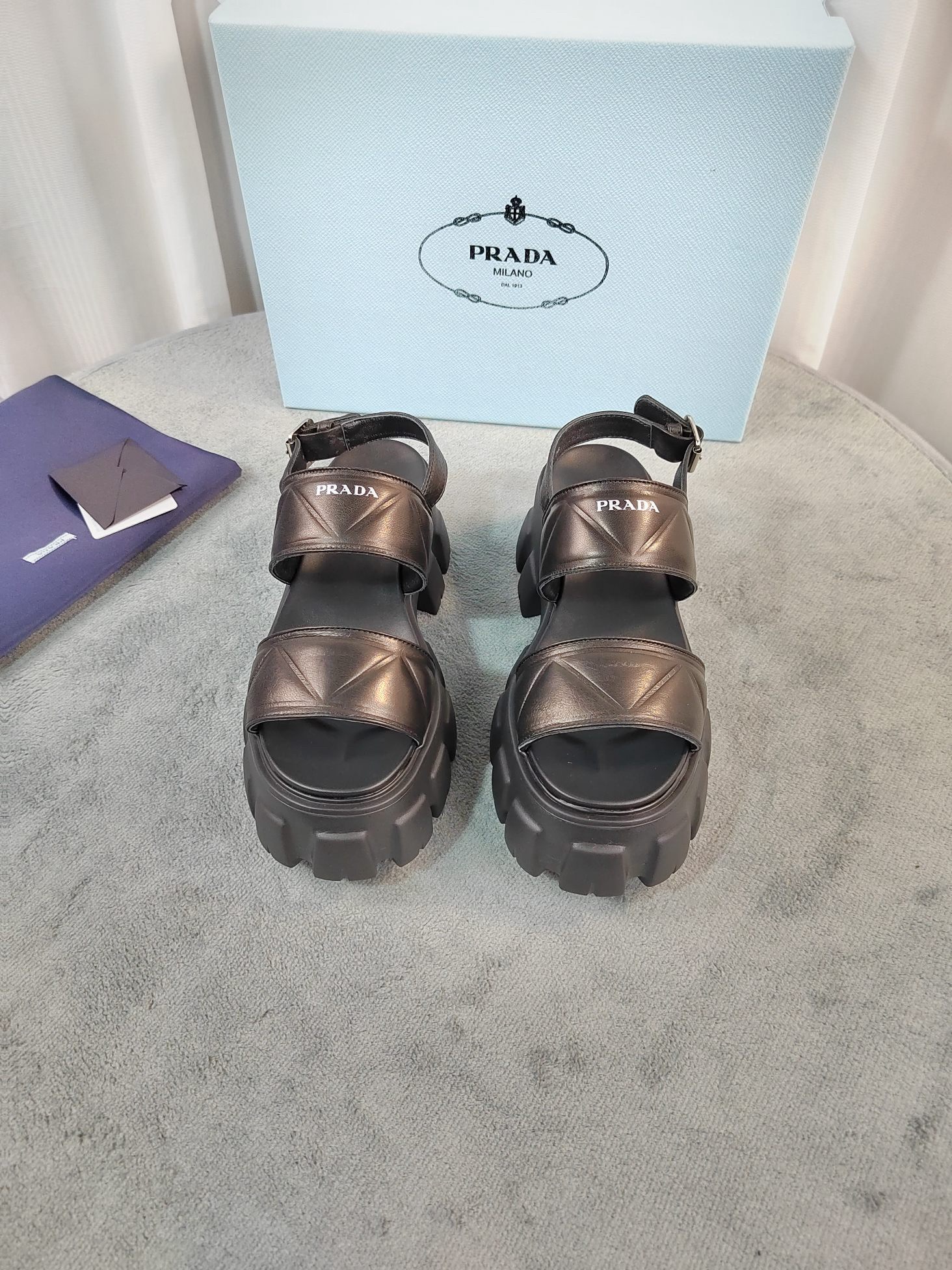 Women Top Quality P*rada shoes