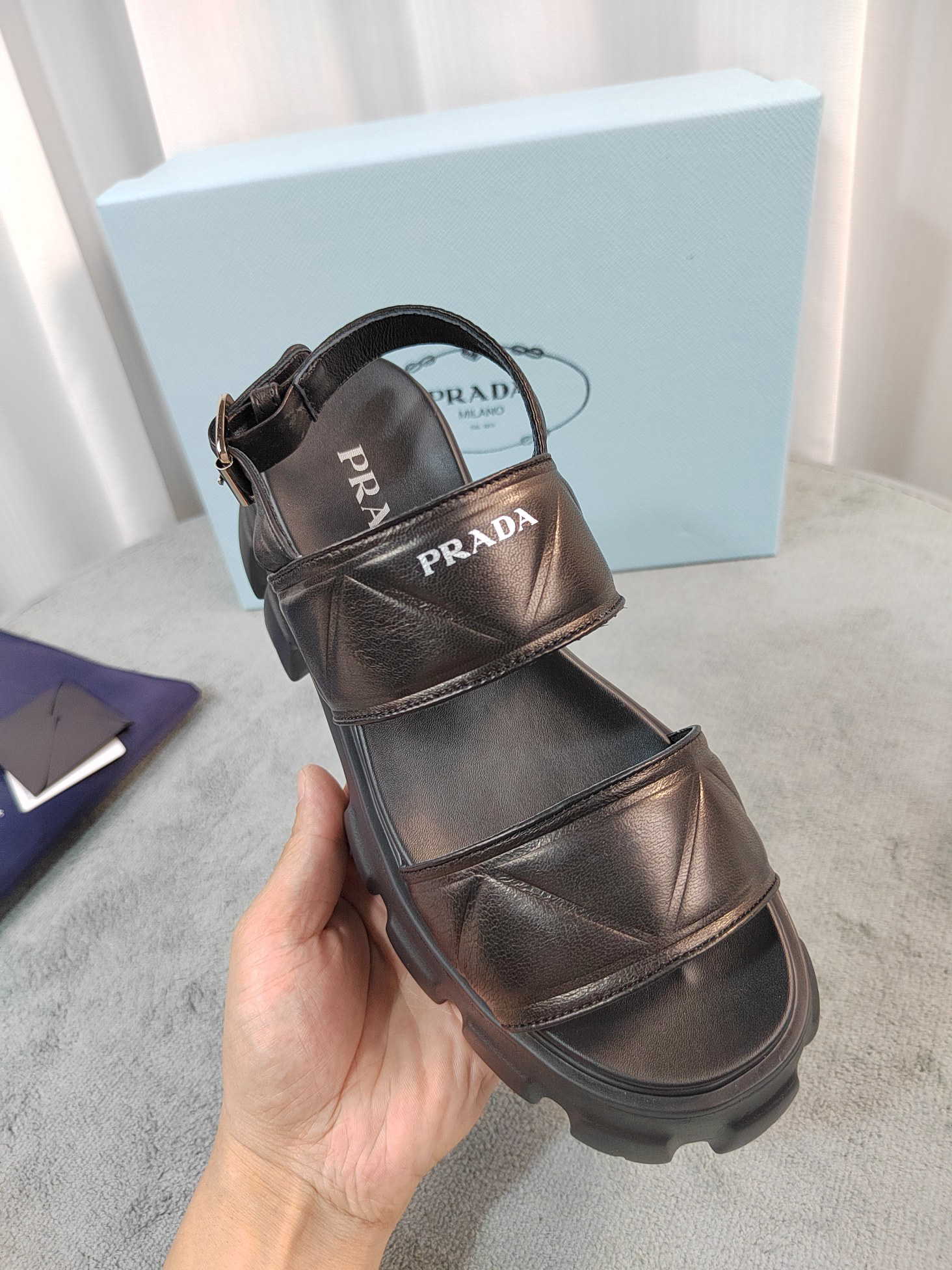 Women Top Quality P*rada shoes