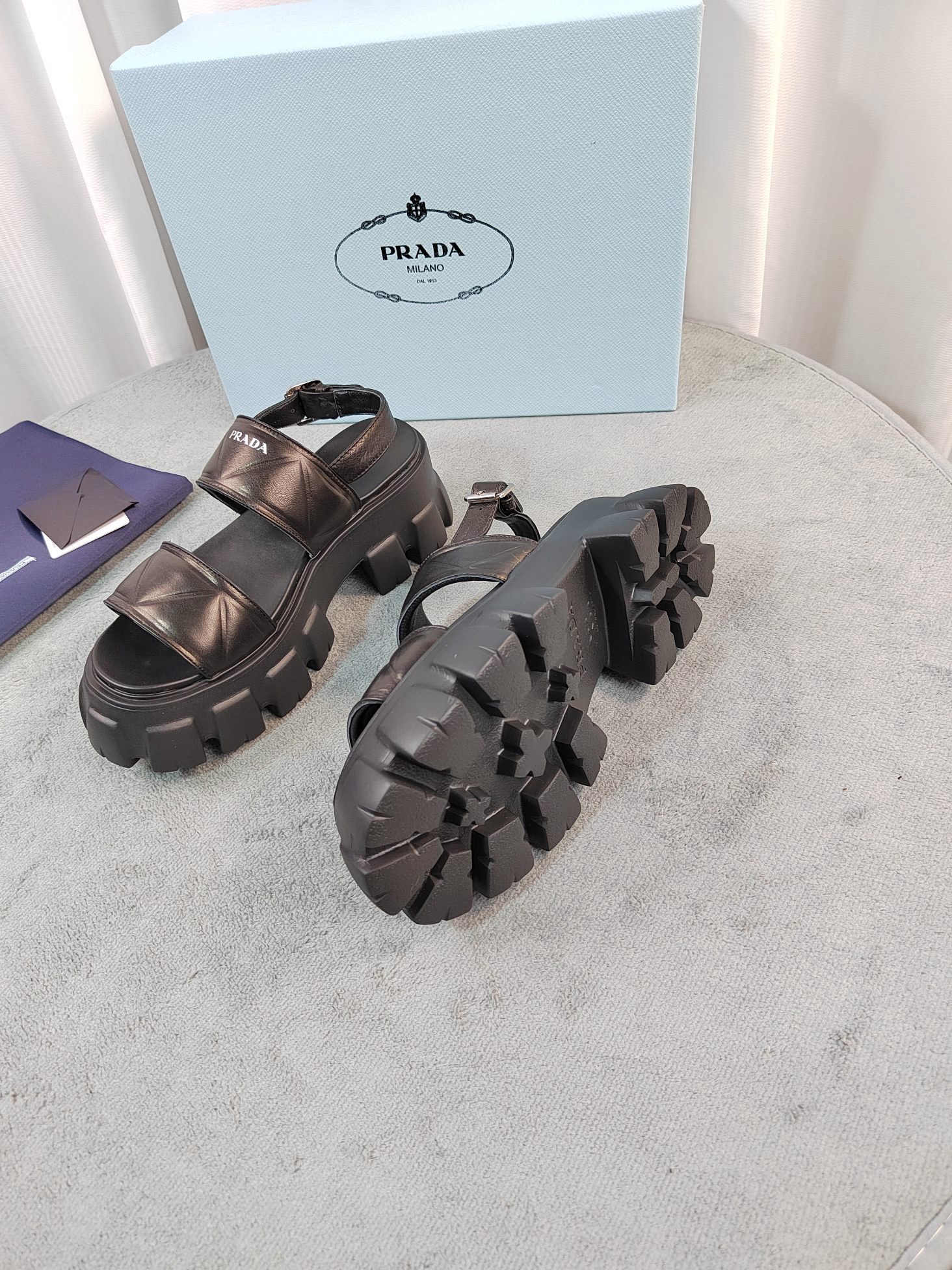 Women Top Quality P*rada shoes