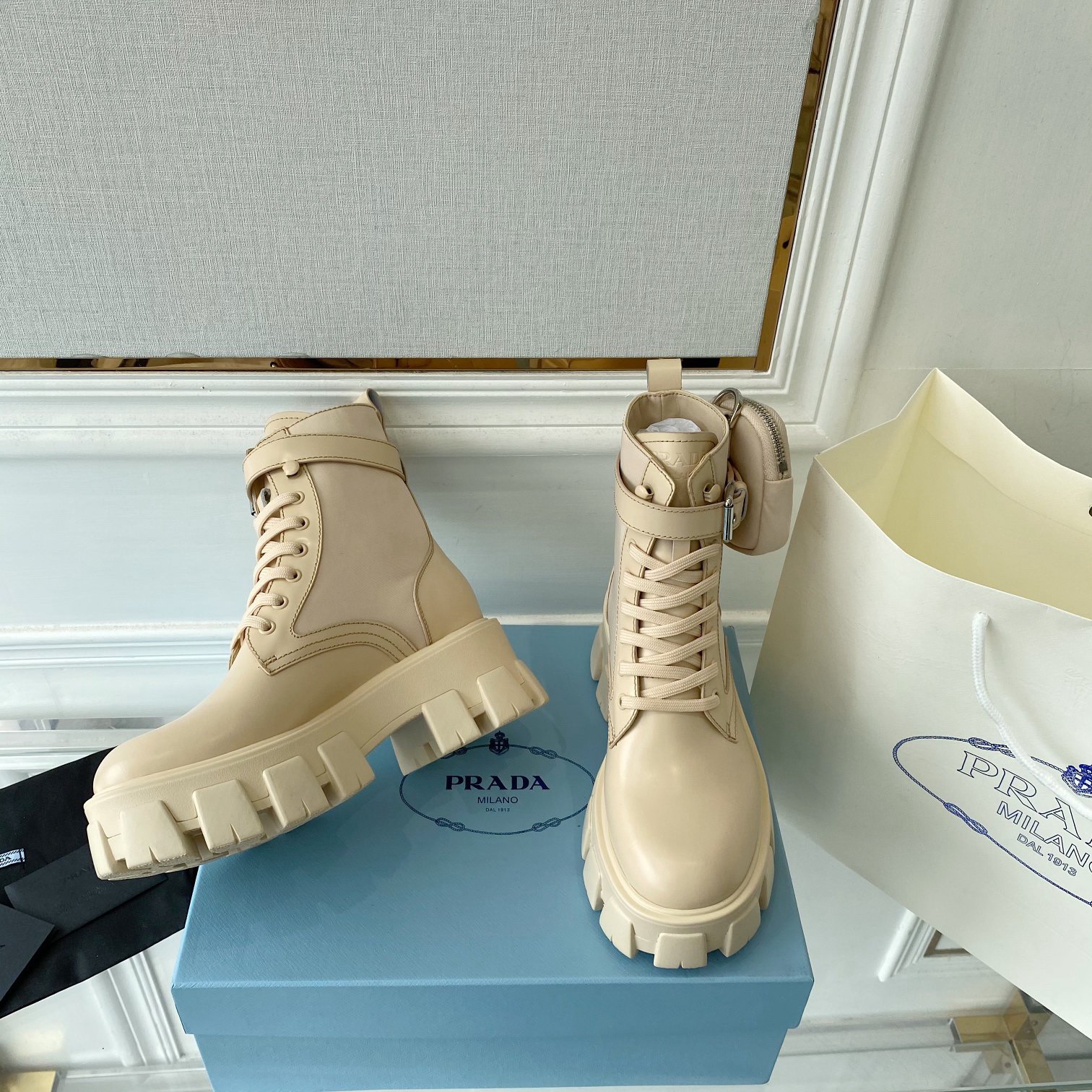 Women Top Quality P*rada shoes