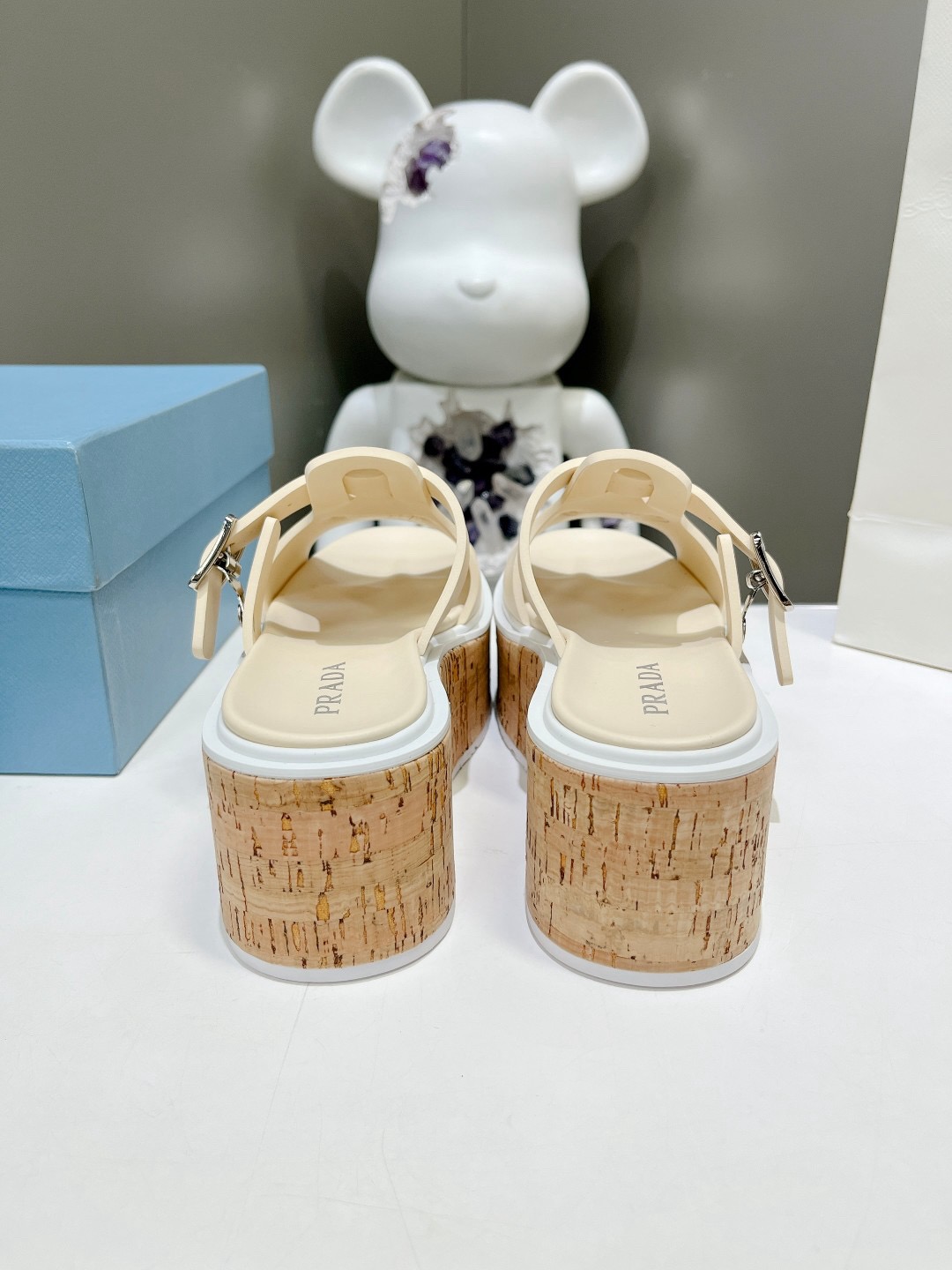 Women Top Quality P*rada shoes