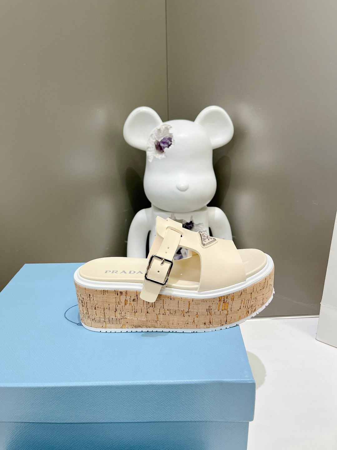 Women Top Quality P*rada shoes