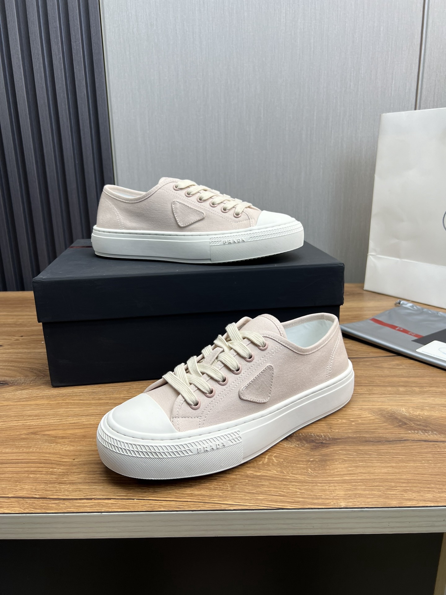 Women Men Top Quality P*rada shoes