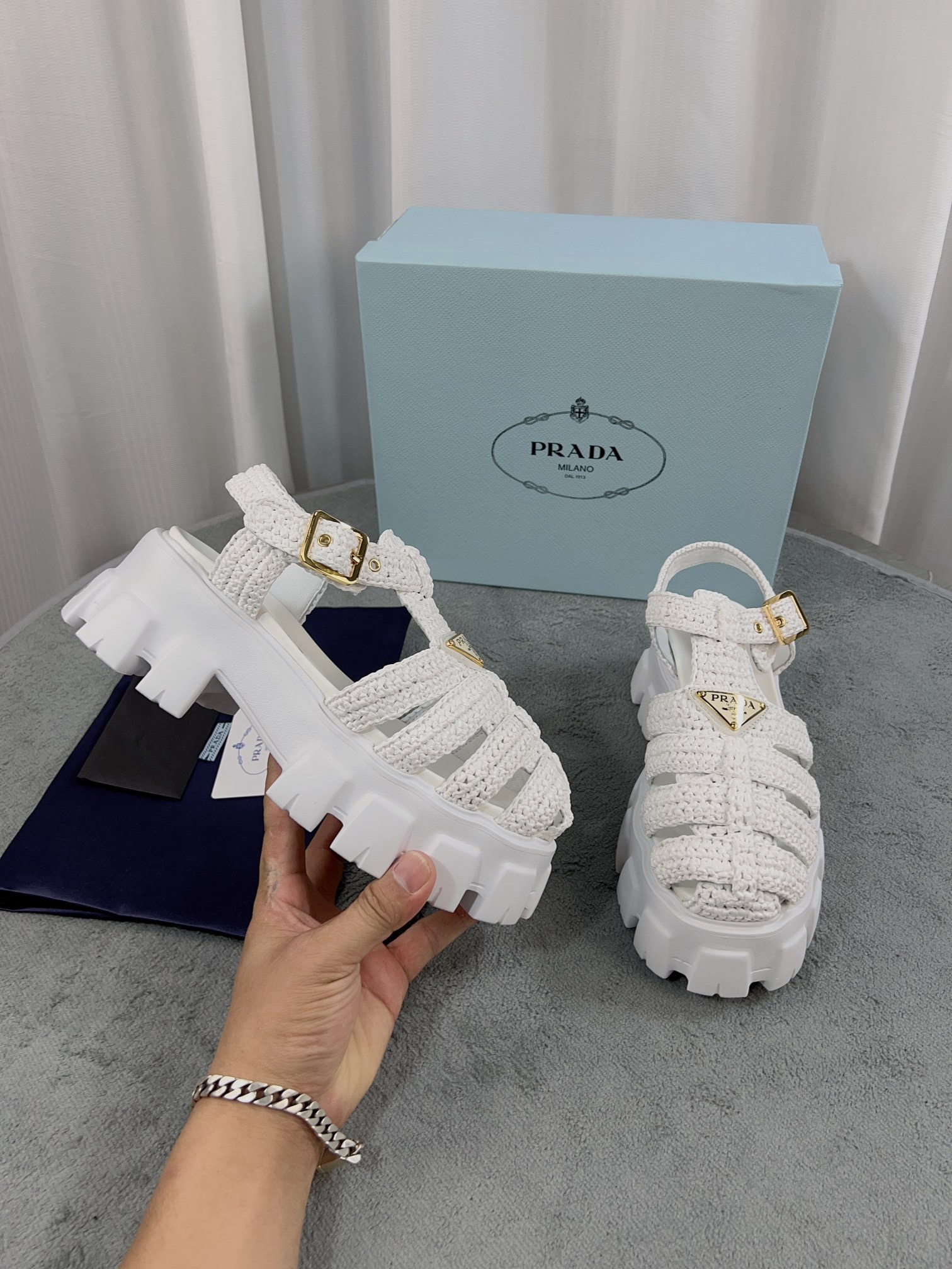 Women Top Quality P*rada shoes