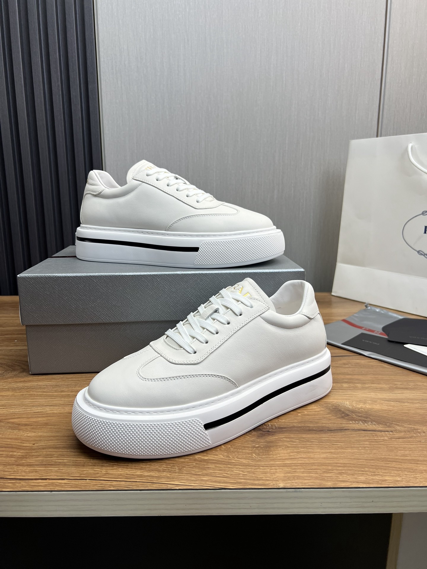 Women Men Top Quality P*rada shoes