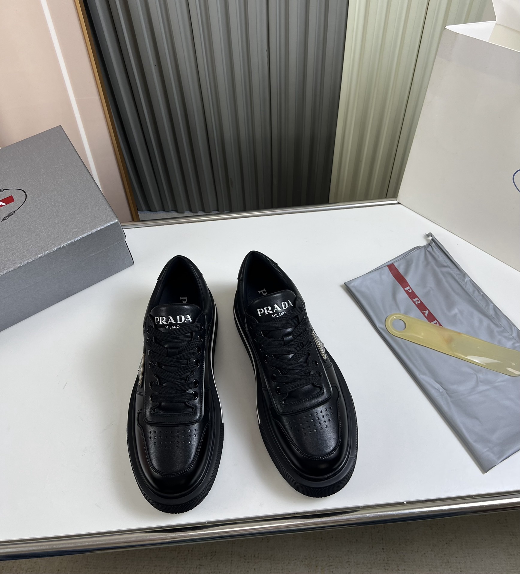 Women Men Top Quality P*rada shoes