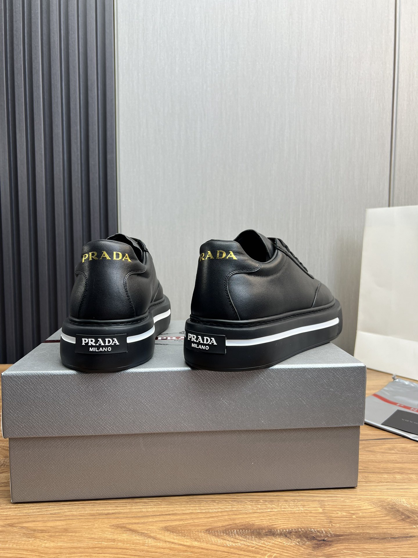 Women Men Top Quality P*rada shoes