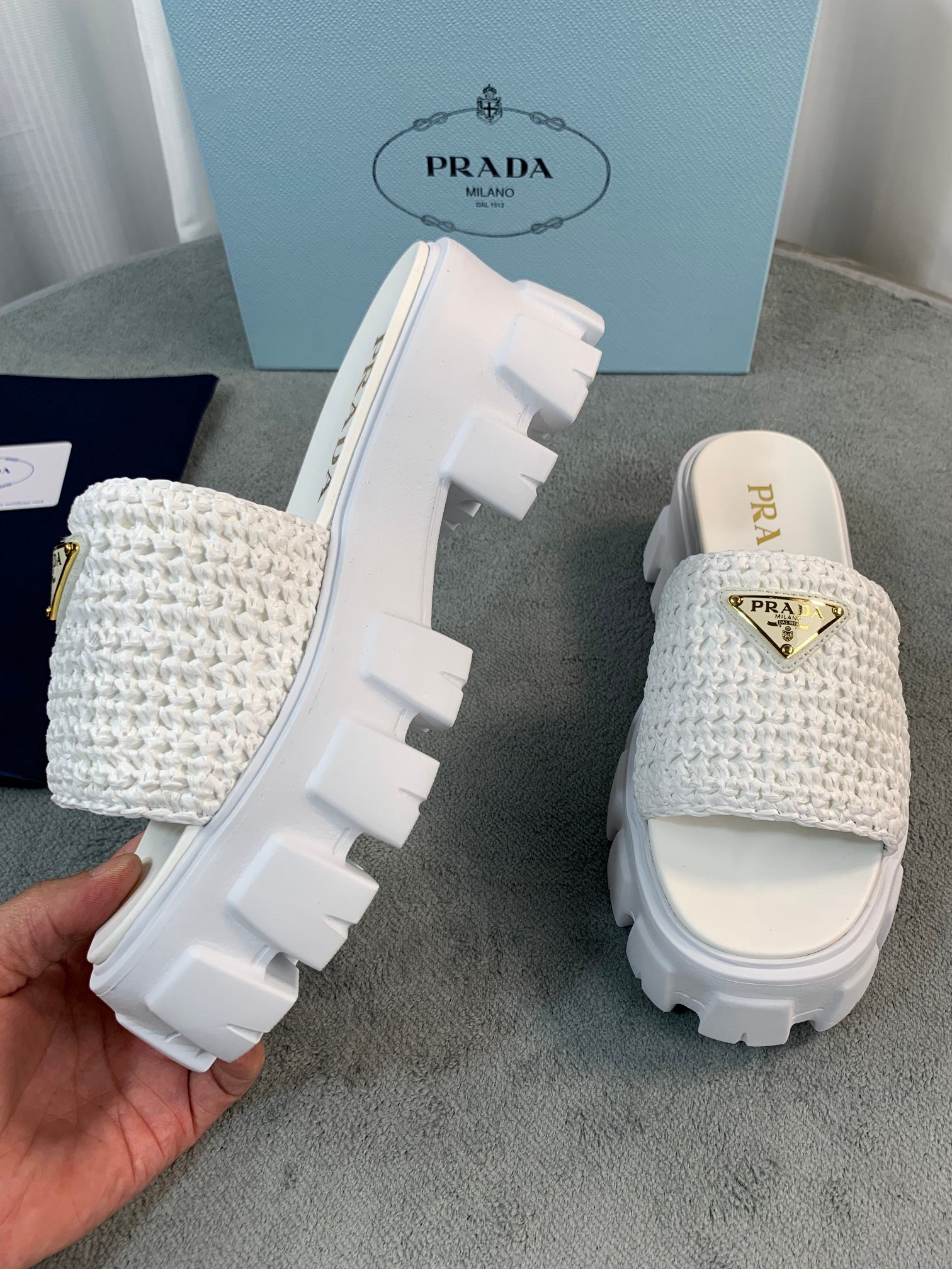 Women Top Quality P*rada shoes