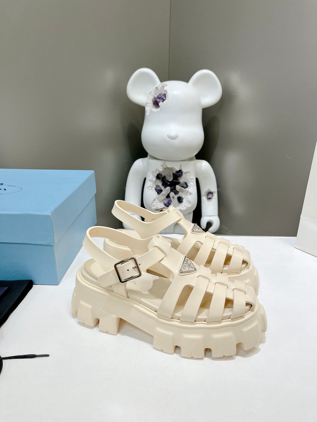 Women Top Quality P*rada shoes