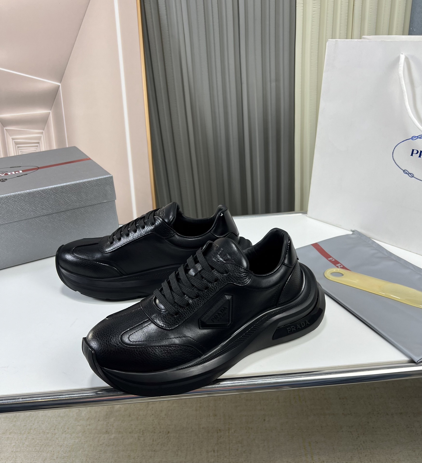 Women Men Top Quality P*rada shoes