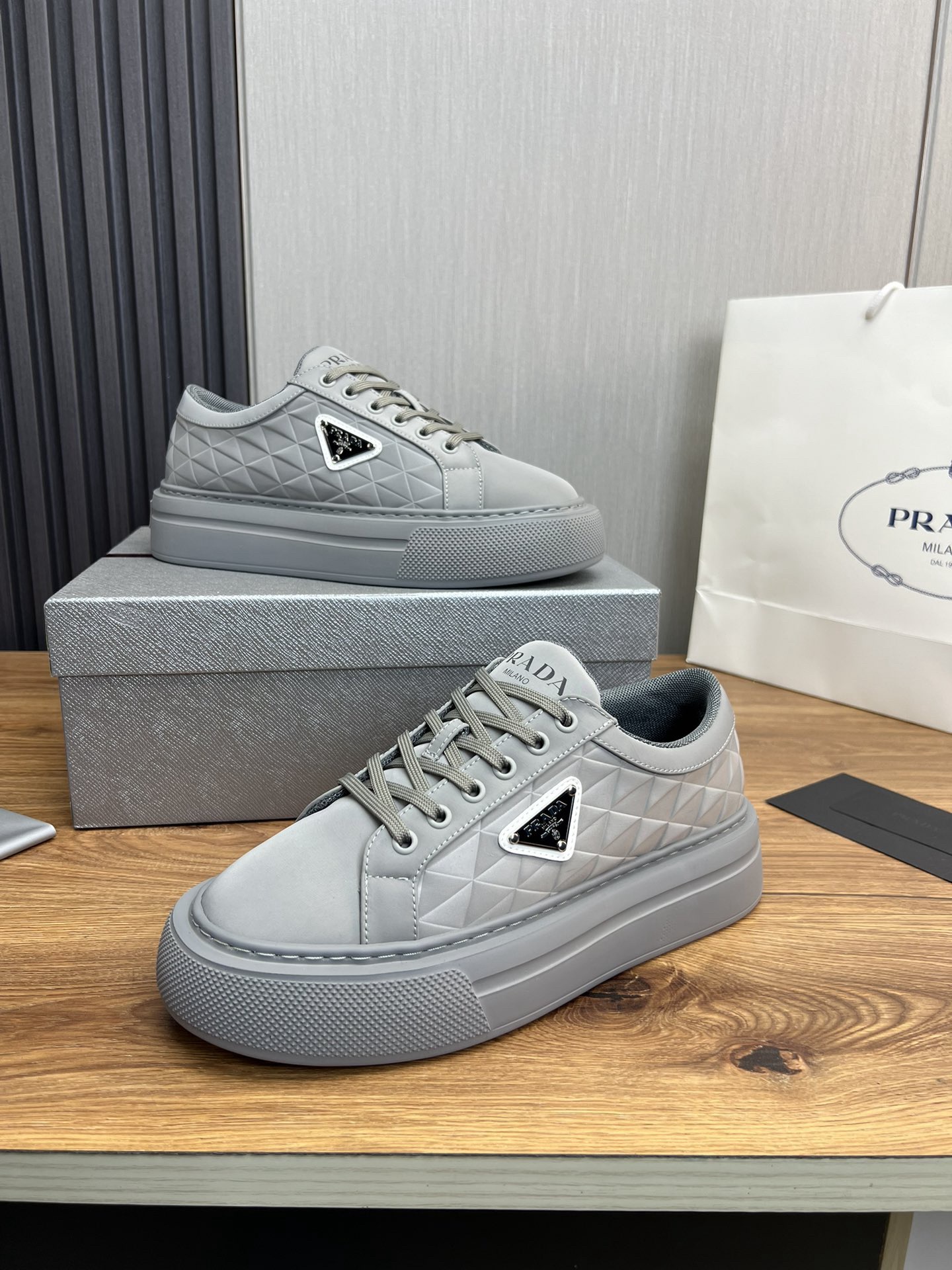 Women Men Top Quality P*rada shoes