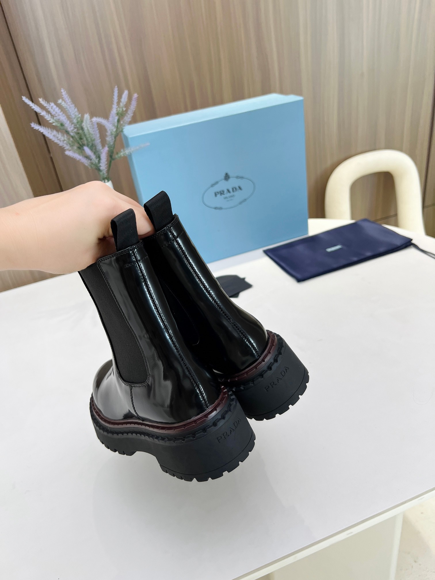 Women Top Quality P*rada shoes