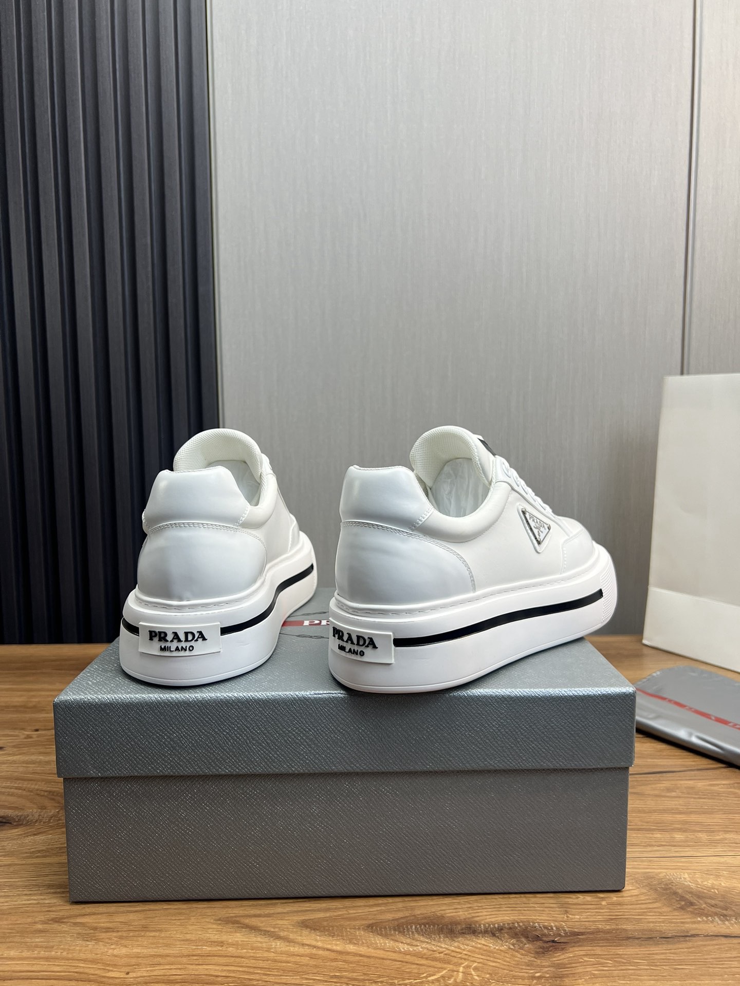 Women Men Top Quality P*rada shoes